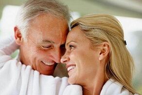 om fericit care și-a crescut potența după 50 de ani